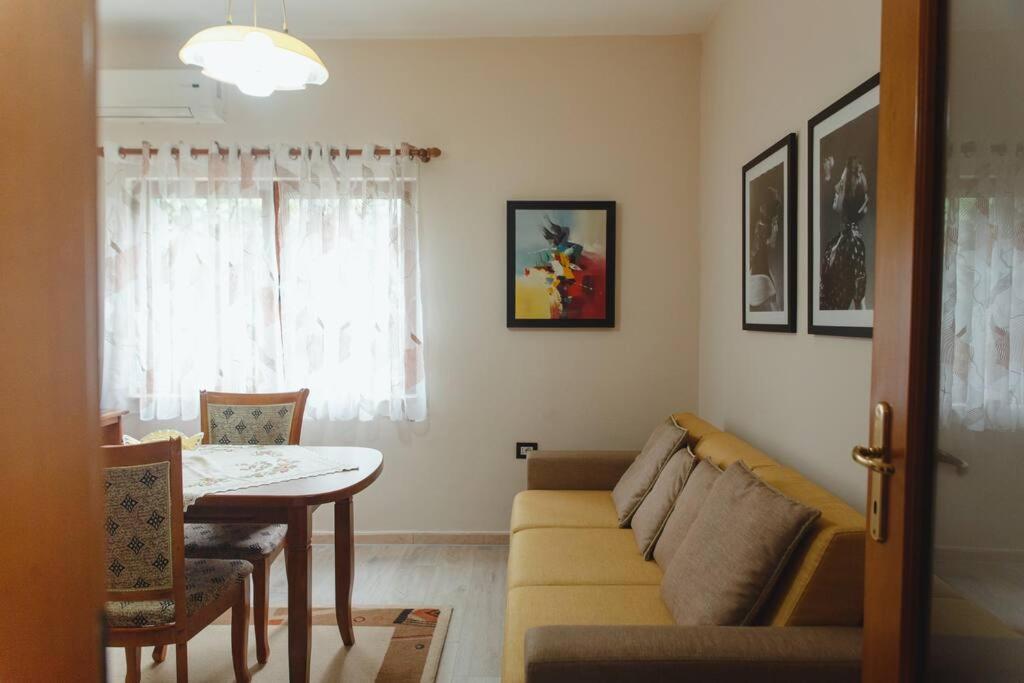 Rare Durres Apartment With Private Parking & Garden Exterior foto