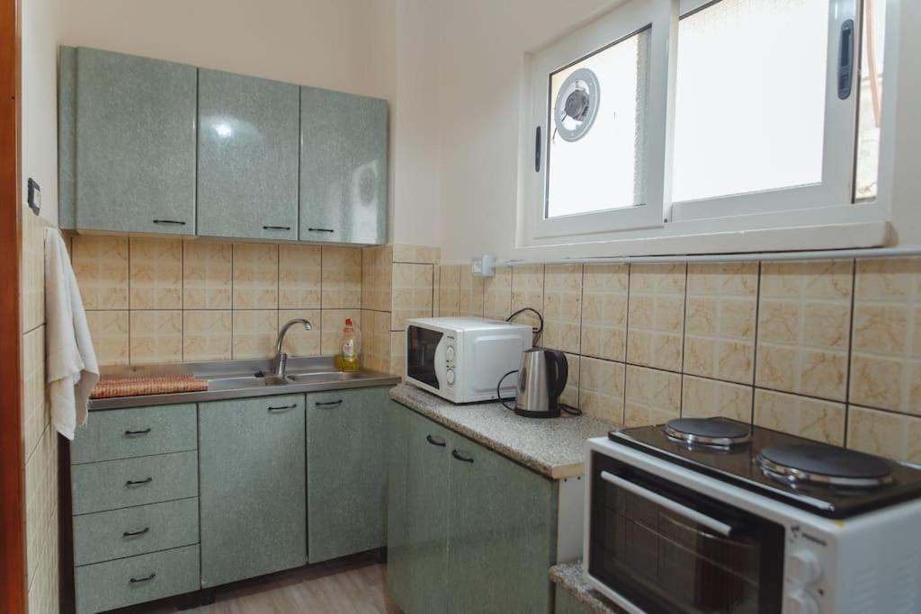 Rare Durres Apartment With Private Parking & Garden Exterior foto